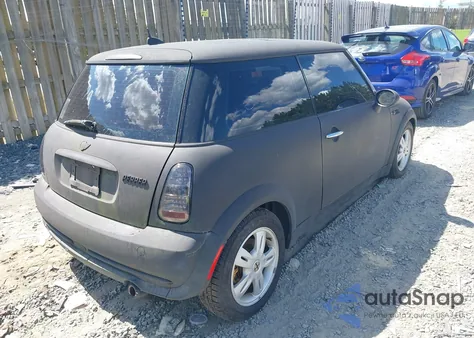 2006 Mini Cooper z USA, uszkodzony, nr VIN WMWRC33586TJ76208